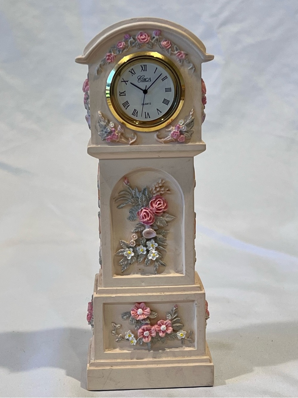 Vintage CIRCA Floral Mantel Clock Quartz Roses Roman Numeral Cottage Decor